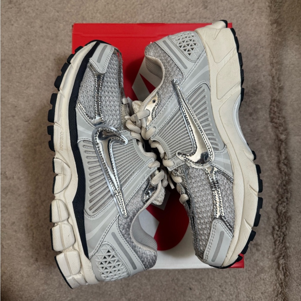 Nike men Vomero 5 “chrome”